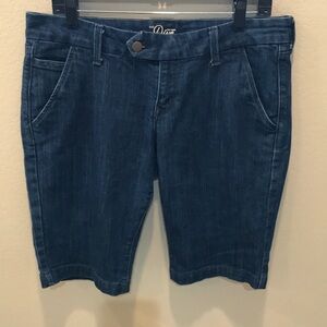 Old Navy Denim The Diva Bermuda Shorts with5 Pockets Snap Closure Belt Loops-12